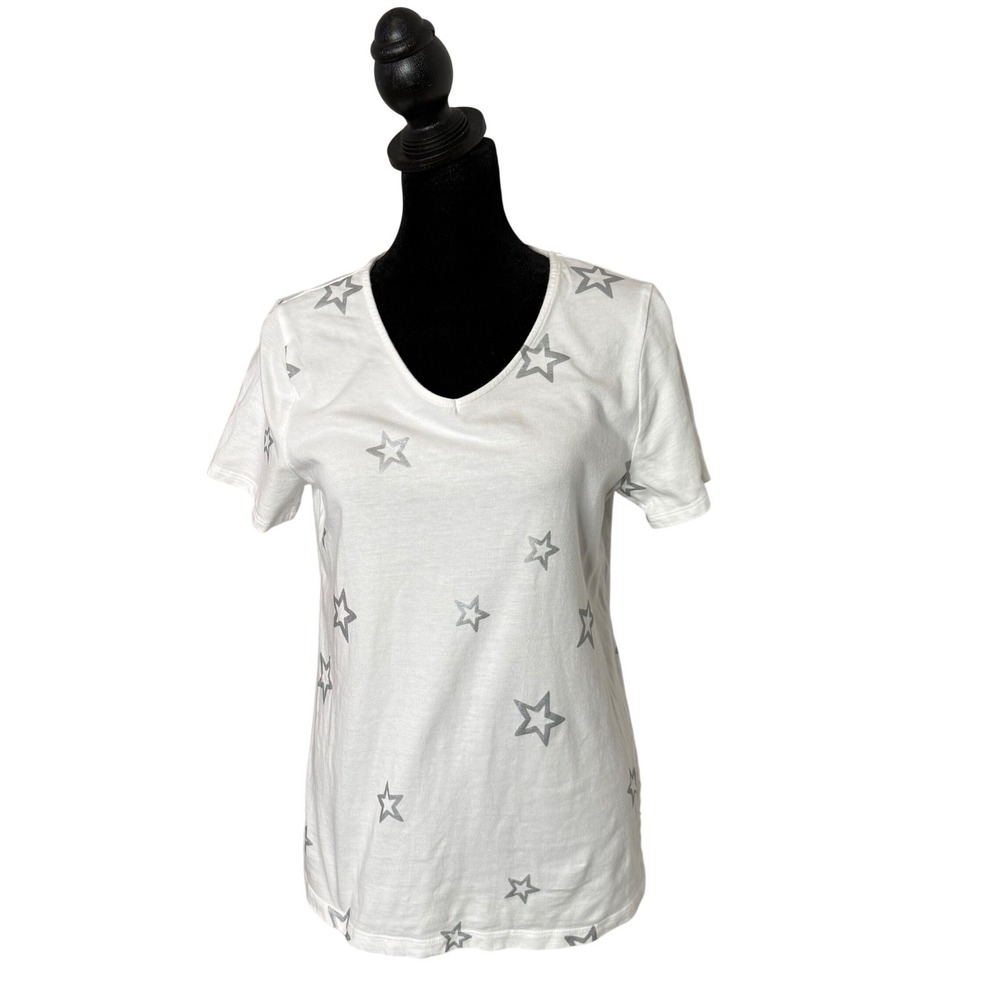 Chicos White Star Print V-Neck T-Shirt Silver Metallic Stars Size 0 Small